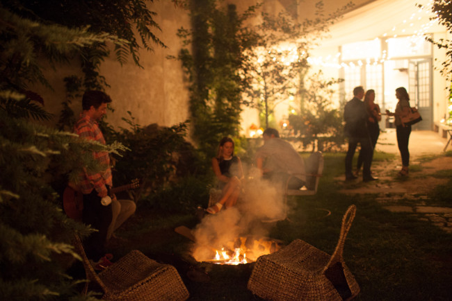 maas building backyard campfire wedding