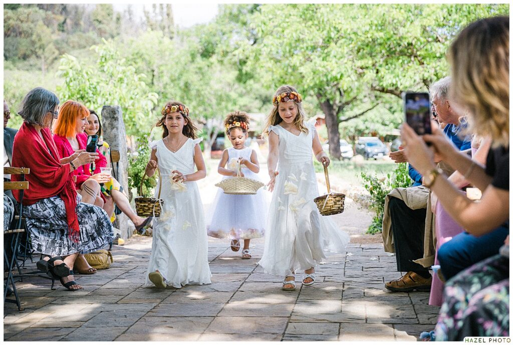 triple s ranch wedding, documentary wedding photographer, flower girls