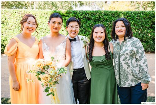 wedding couple with sisters